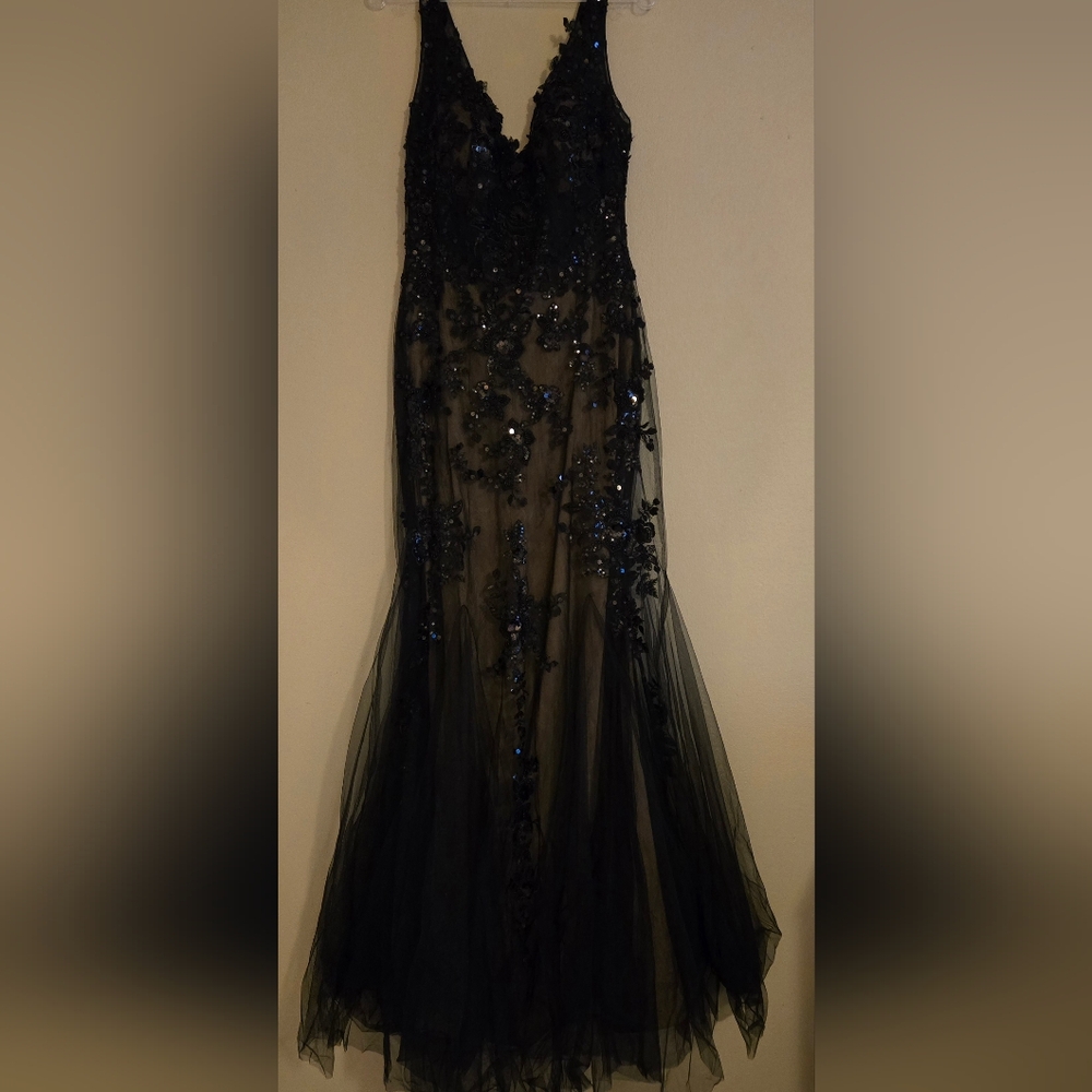 Black Sequin tulle Sleevless Gown large